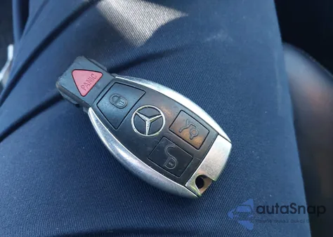 2015 Mercedes-Benz C 300 4Matic из США, поврежденный, VIN 55SWF4KB1FU015775